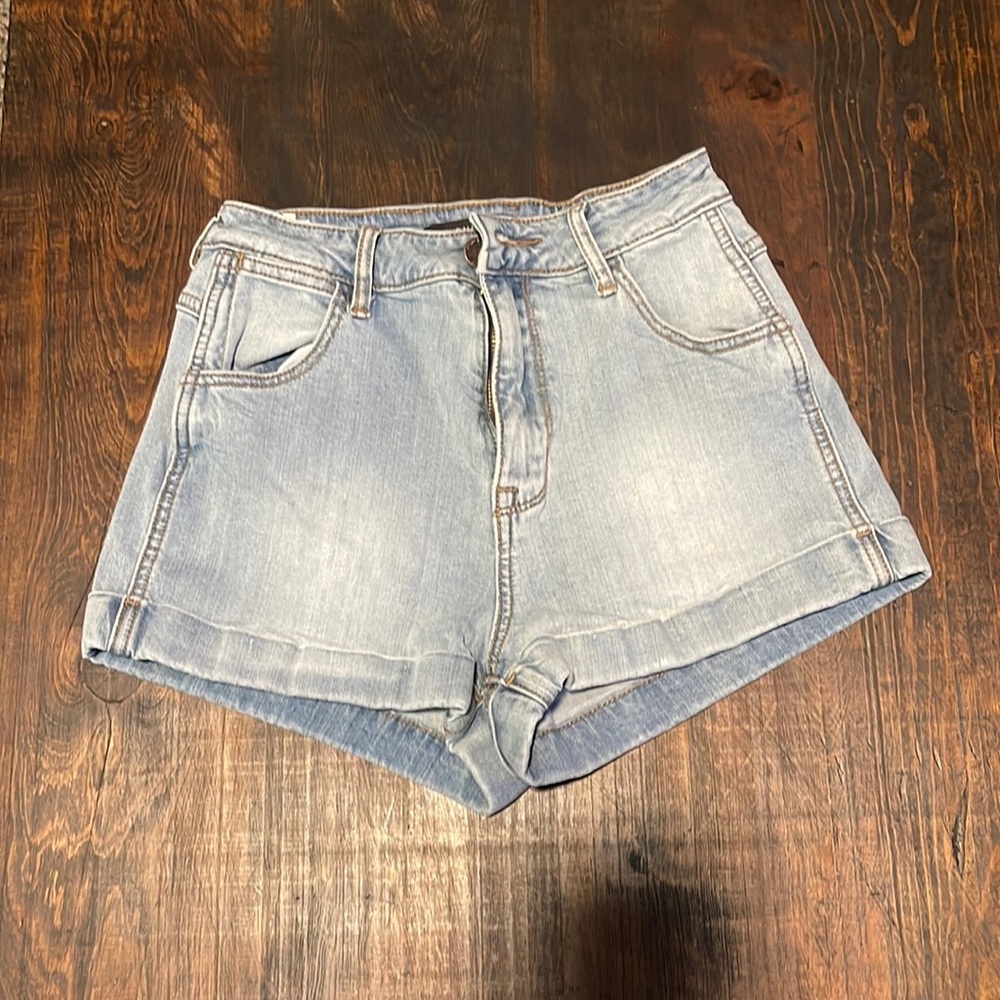 Kendall & Kylie - Jean Shorts - Size 24